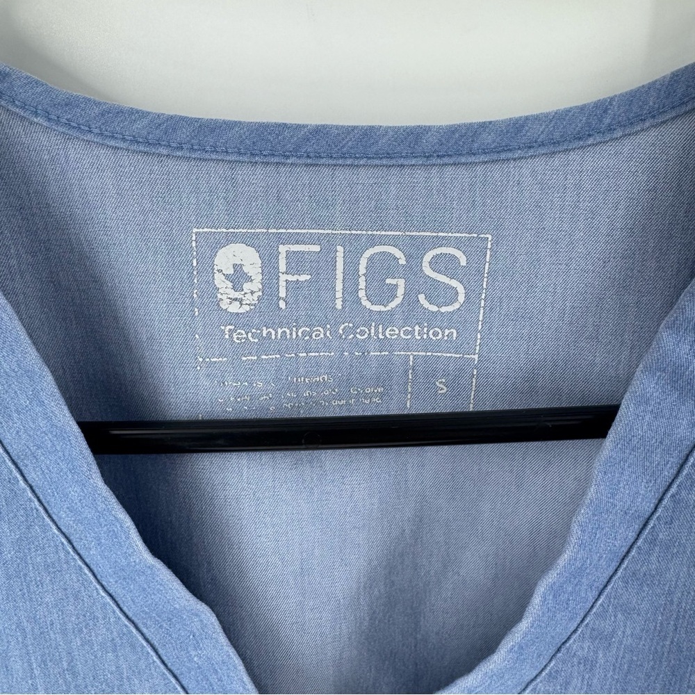 Figs Blue V-Neck‎ Scrub Top for Medical Professionals - Picture 5 of 6